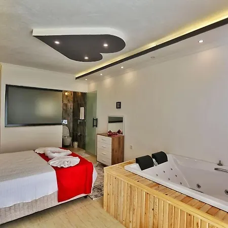 Kalkan'da Cocuk Havuzlu, Korunakli Villa-awz202